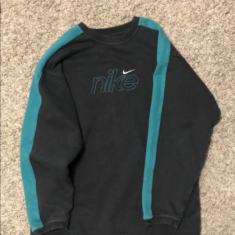 VINTAGE NIKE SWEATSHIRT!!!!